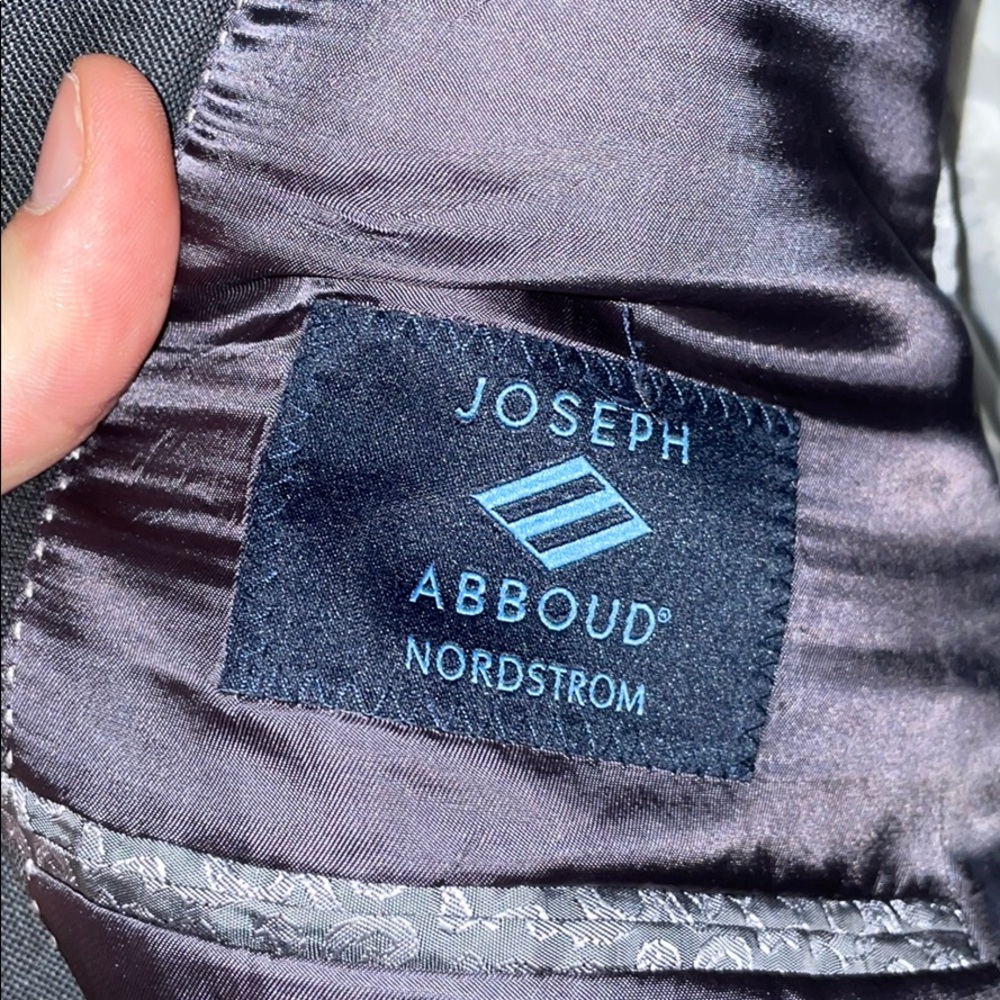 Large suit - Picture 2 of 3